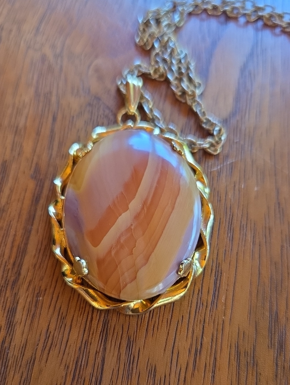 Gold-Tone Pinkish Brown Banded Agate Pendant Necklace